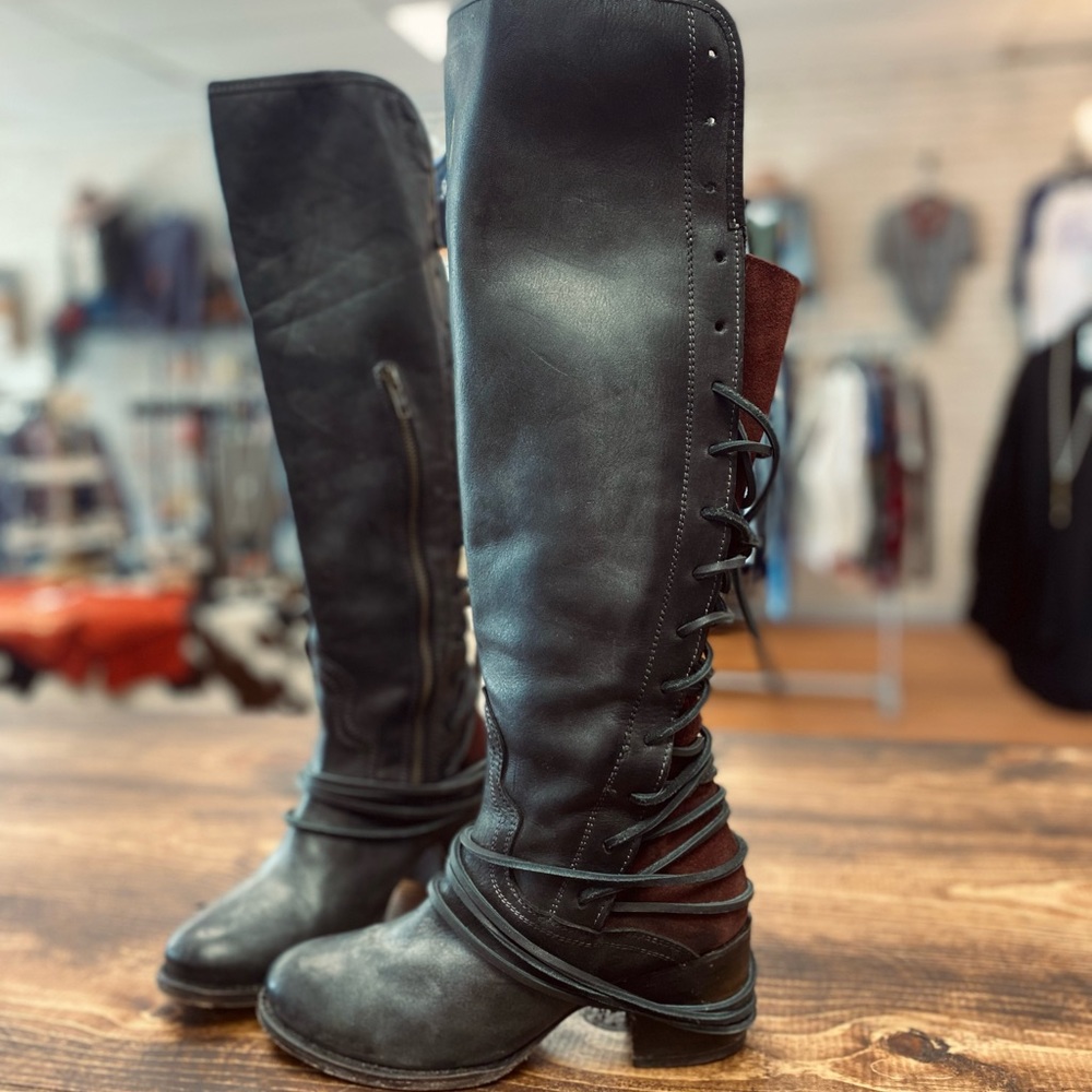 Freebird Coal Boots size 9
